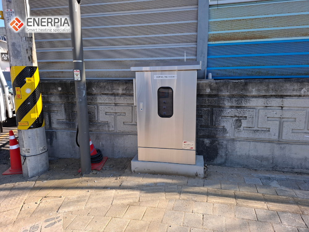 궐리사로59번길 외 3개소 도로 열선시스템(스노우멜팅) - 화성초등학교 앞